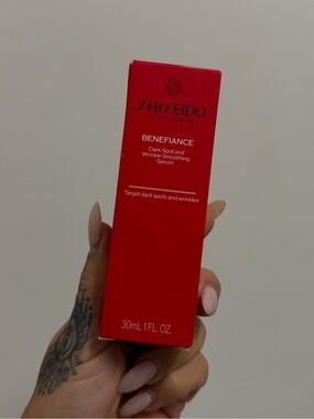 Shiseido Benefiance Dark Spot and Wrinkle Smoothing Serum